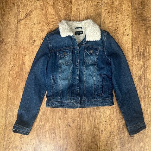 New Look Faux Fur Collar Denim Jacket - Picture 1 of 4